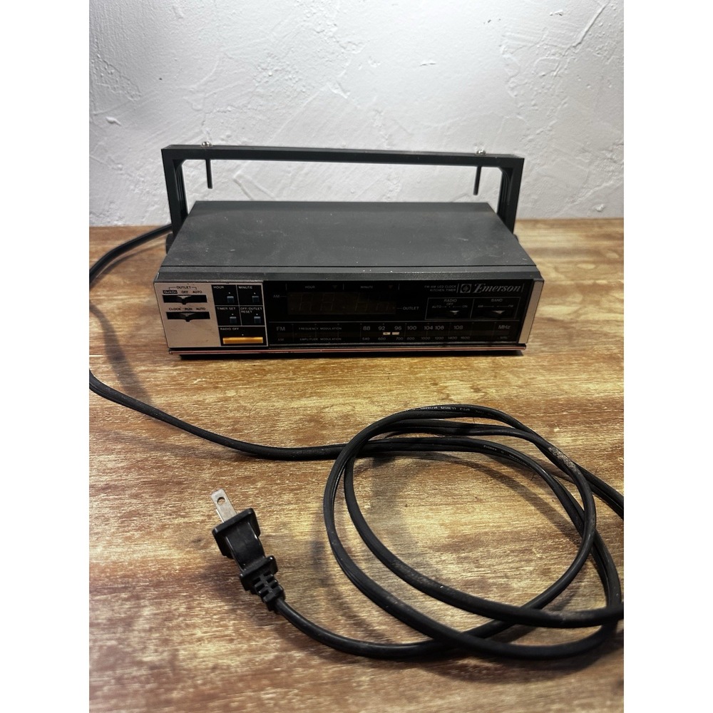 Vintage Emerson RK5000 Under Cabinet Mount AM/FM Clock Radio AC Outlet, Works!